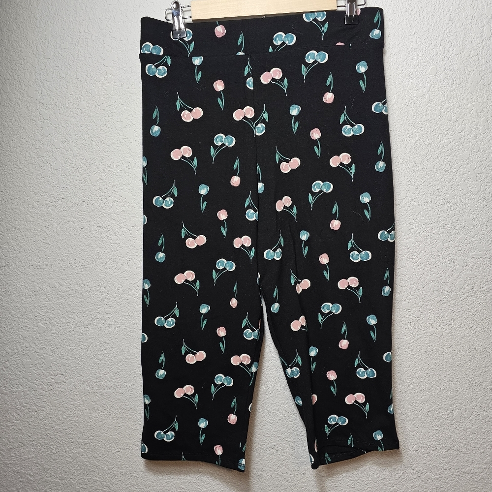 NWT Torrid Cropped Leggings